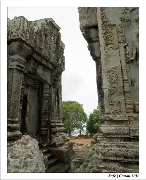2006 - 07 - Temple angkor - Phnom Bok 10